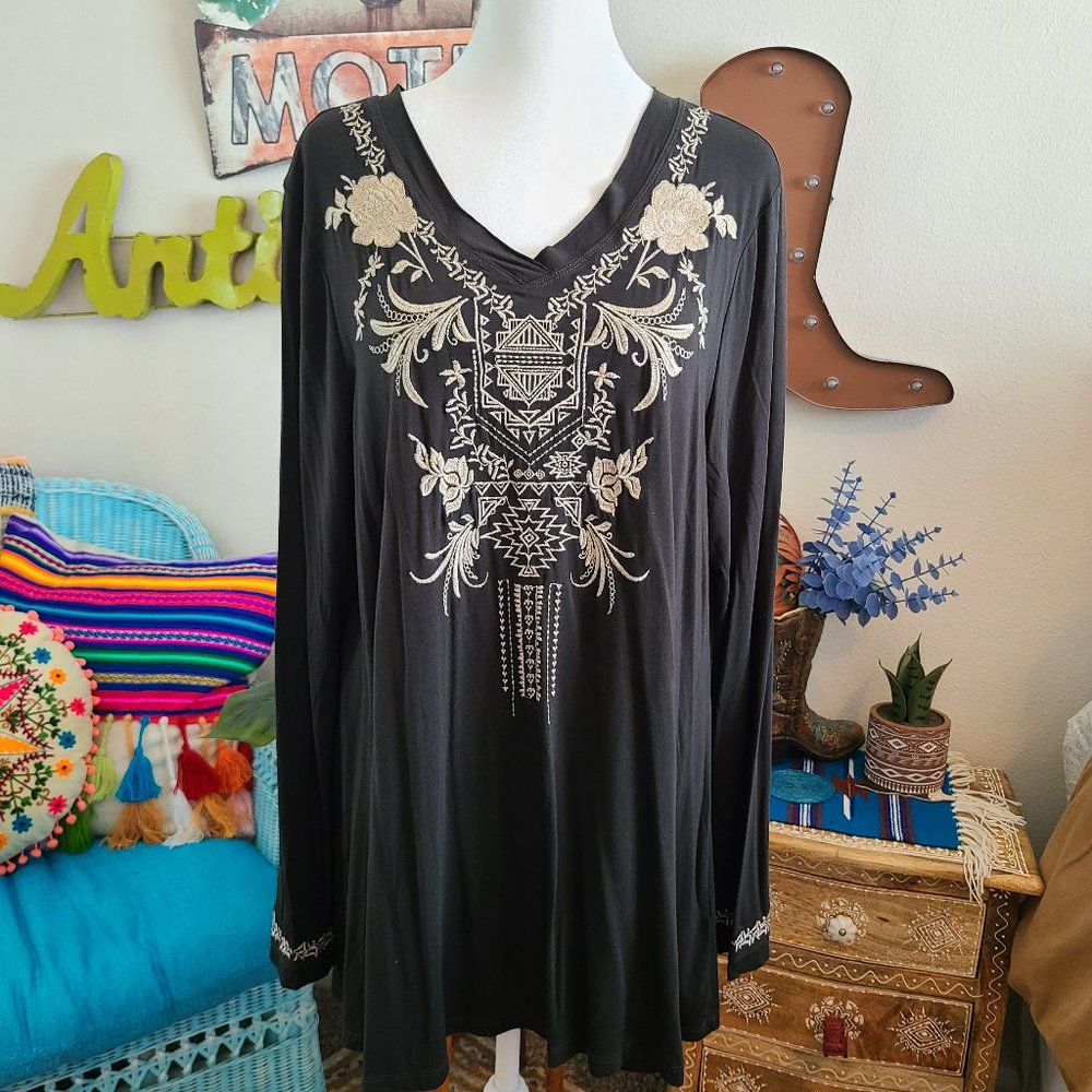 Andree by UNIT Embroidery Blouse